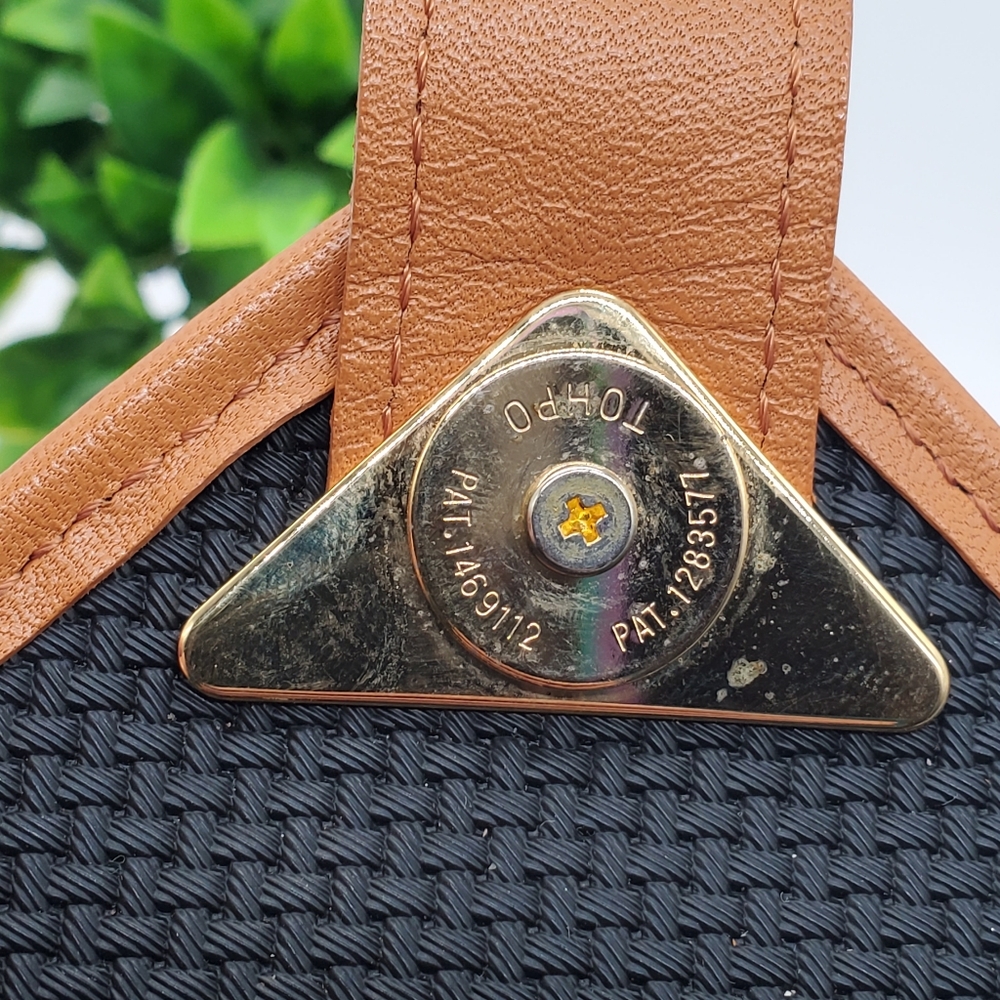 ♤♤ YSL Black and Tan Envelope Clutch with Logo - Picture 9 of 15